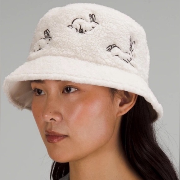 NWT lululemon athletica New Year Rabbit 🐰 Crossbody Bag & Bucket Hat S/M Set - Picture 5 of 7